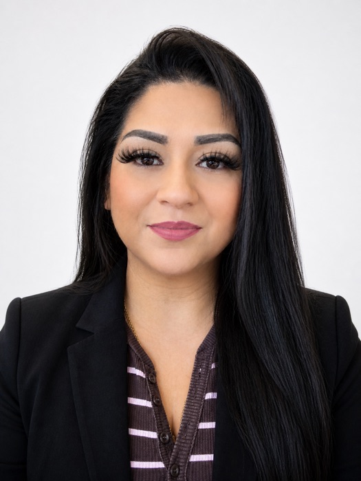 Daisy Anzualda, Customer Service Specialist